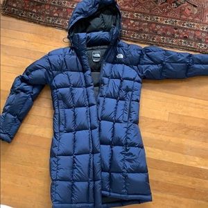 North face down jacket in Navy